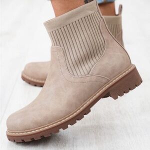 Corky’s Cabin Fever Slip On Lug Boots in Camel Size 12 New in Box